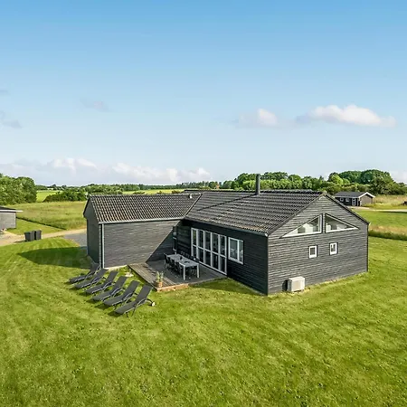 4 Bedroom Beautiful In Haderslev Holiday home Aro